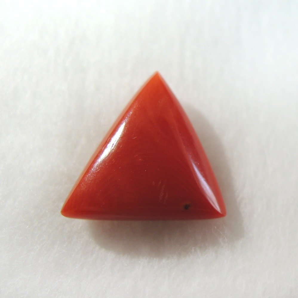 3.56ct (6.10 ratti)  triangle natural red-coral (mungaa) KBG-C017